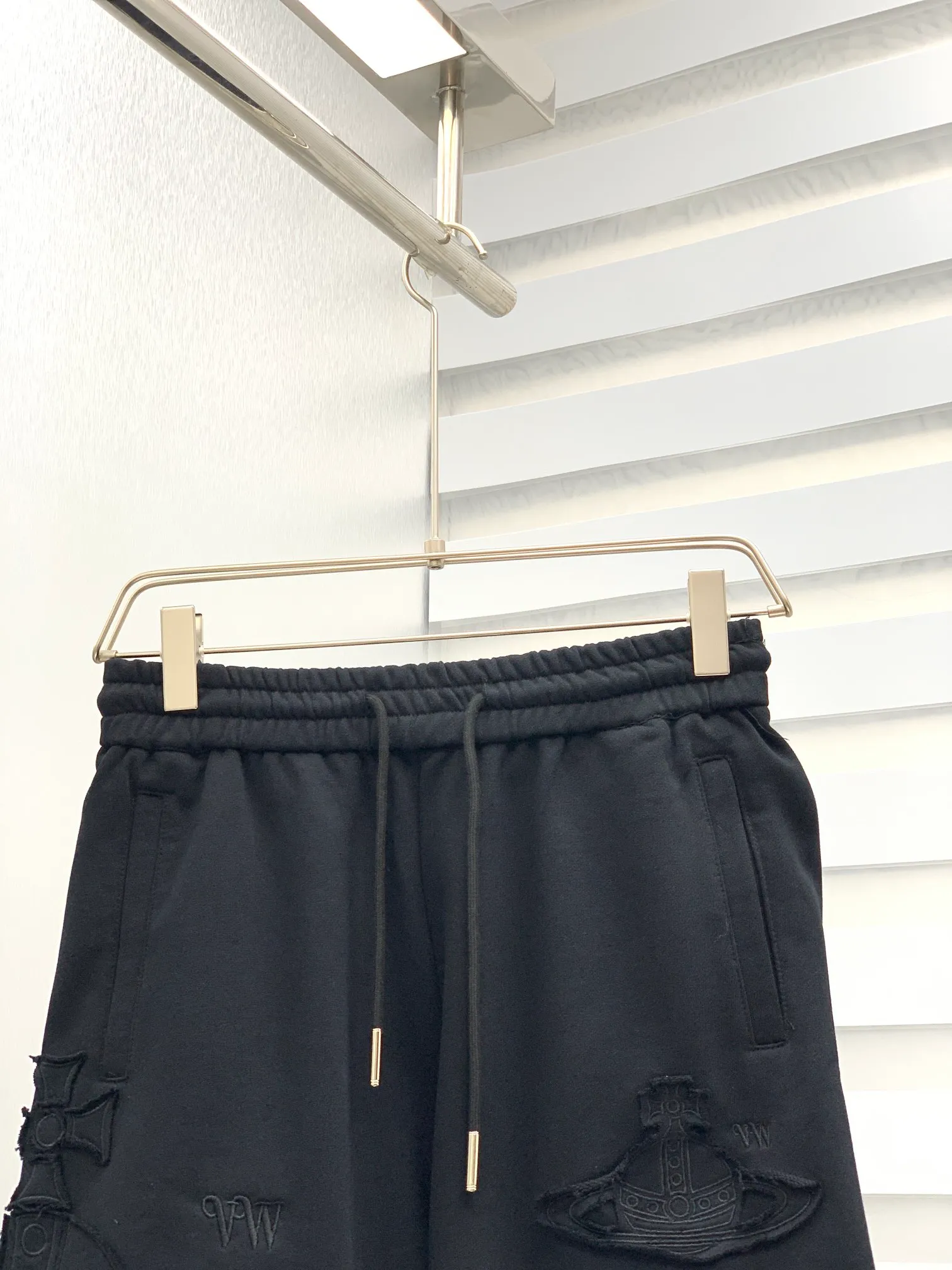 Queen Mother's 2026 summer New Arrival men's casual shorts, advanced custom Breathable fabric, Breathable elasticity and comfort, impeccable details, top accessories, original logo design concept, delicate and soft feel! The upper body fit is awesome! Size: M-XXXL Please state your height and weight when ordering